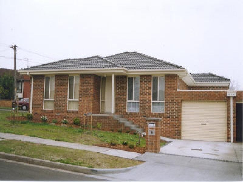 1/2 Fenton Street, Oakleigh East VIC 3166