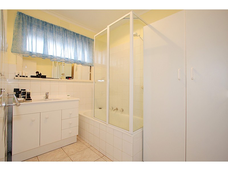 2/32 Atkinson Street, Chadstone VIC 3148