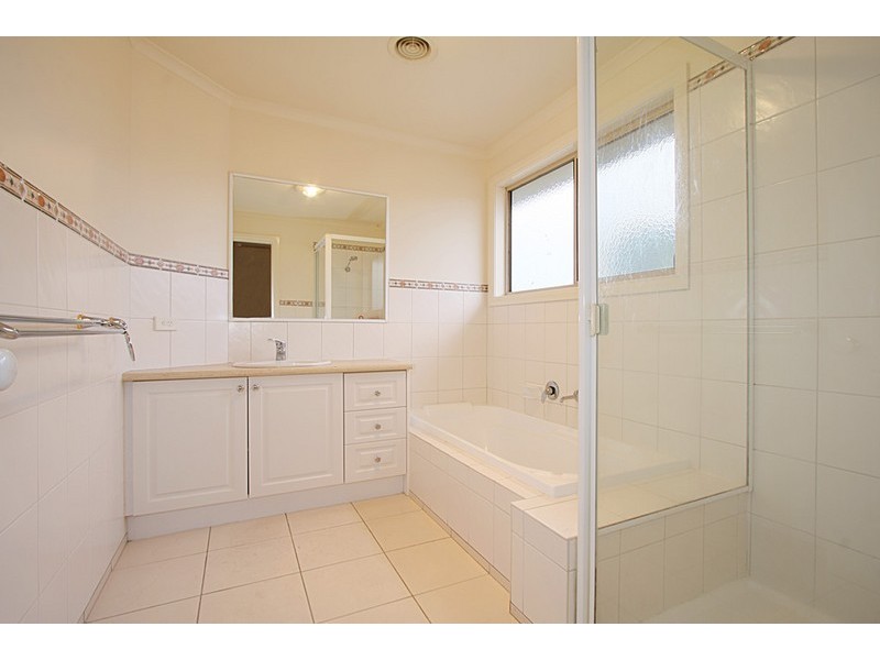 2/49 Jingella Avenue, Ashwood VIC 3147