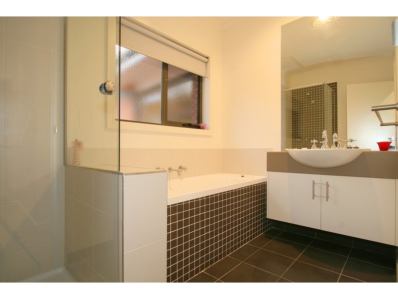 40 Long Place, Hughesdale VIC 3166