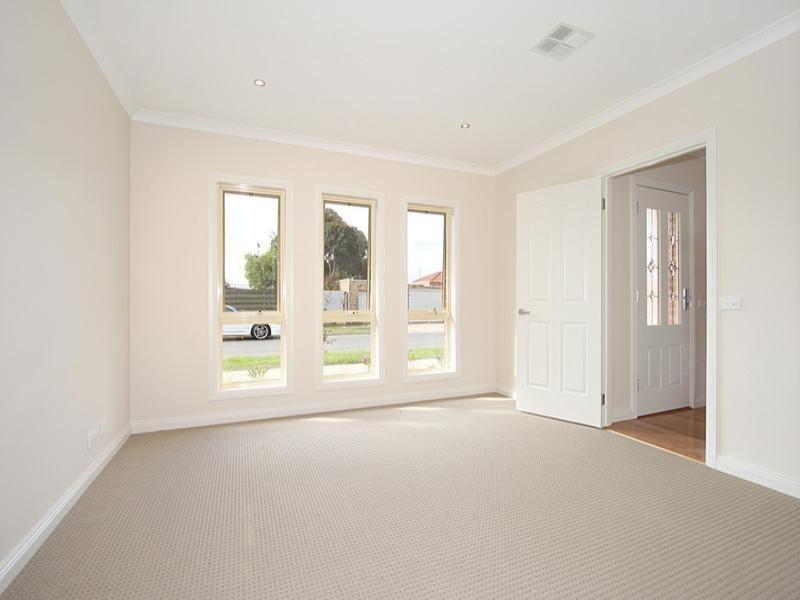 2/56 Carmichael Road, Oakleigh East VIC 3166