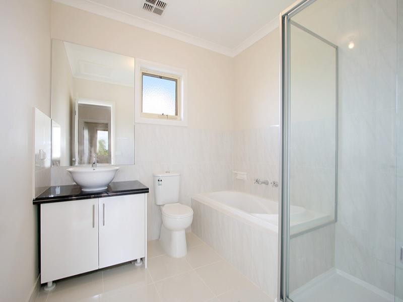 2/56 Carmichael Road, Oakleigh East VIC 3166