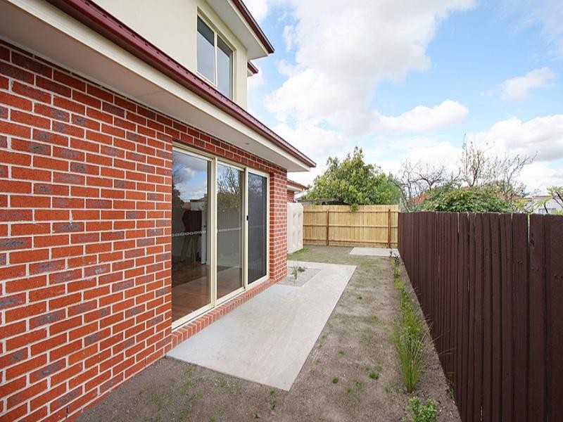 2/56 Carmichael Road, Oakleigh East VIC 3166