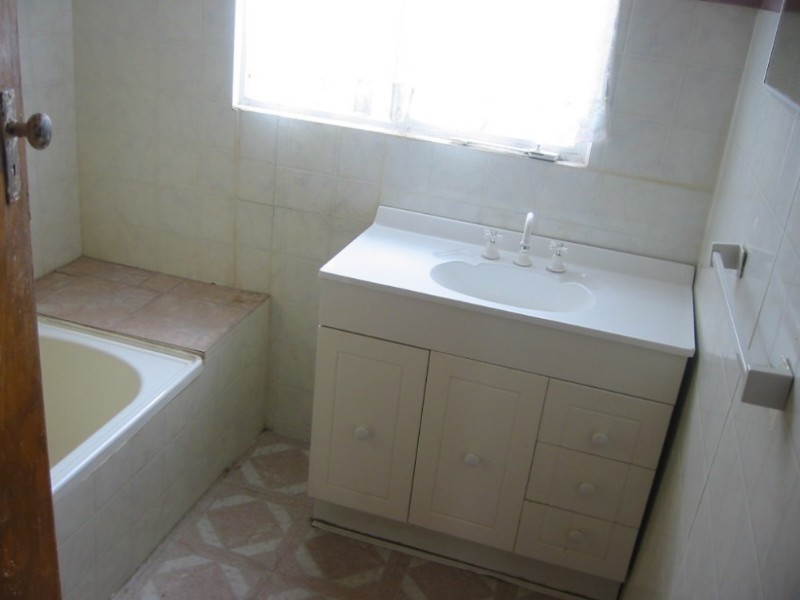 25 Batesford Road, Chadstone VIC 3148