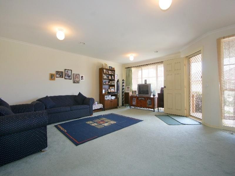 19 Elmtree Terrace, Chadstone VIC 3148