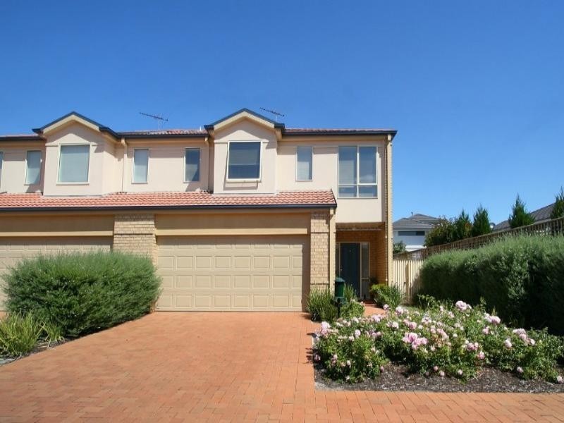 8 Travers Walk, Heatherton VIC 3202