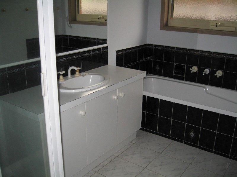 15 Lawson Street, Oakleigh East VIC 3166