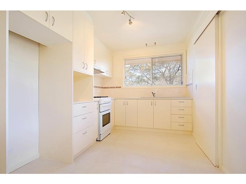 2/56 Oakes Avenue, Clayton South VIC 3169