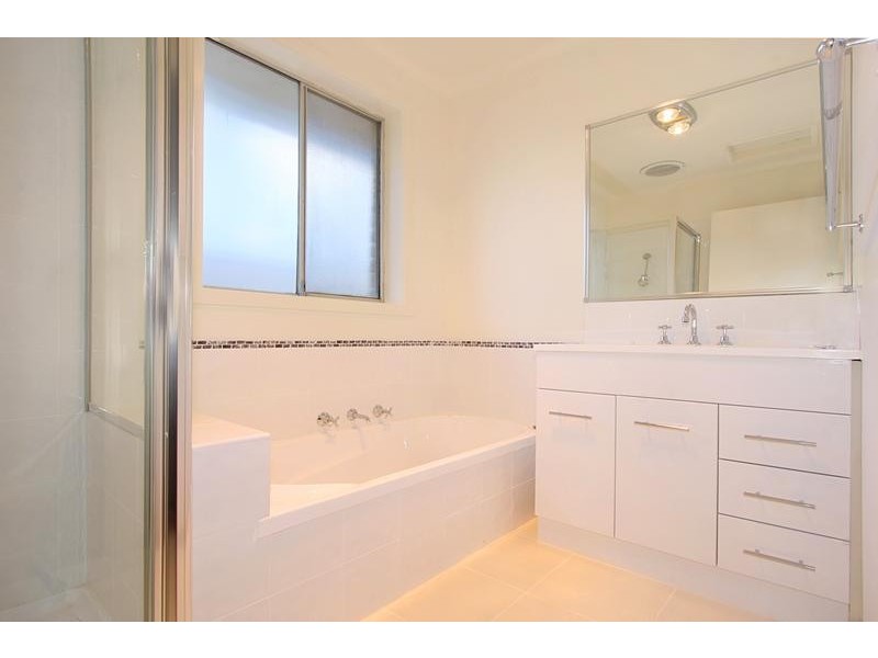 2/56 Oakes Avenue, Clayton South VIC 3169