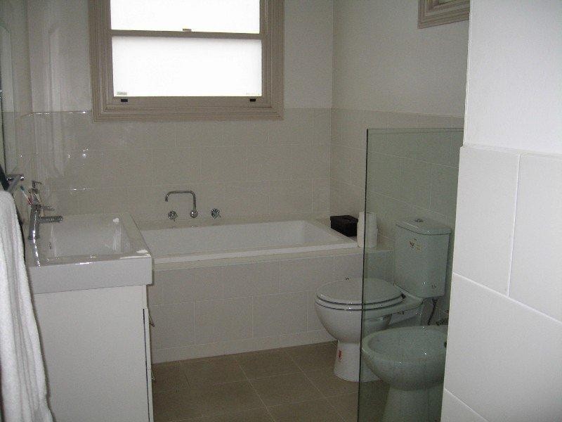 9 Downing Street, Oakleigh VIC 3166