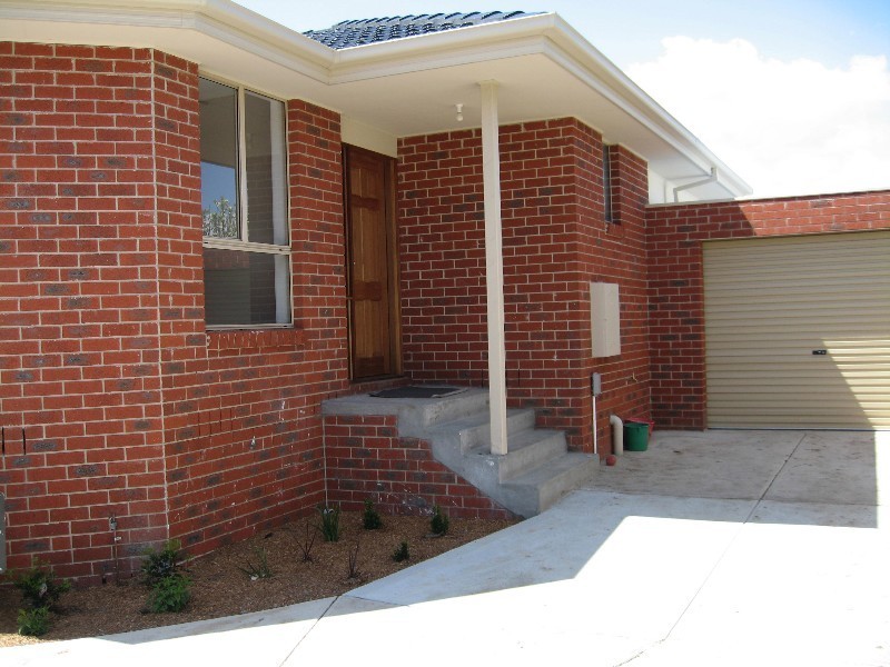 2/18 Alfred Grove, Oakleigh East VIC 3166