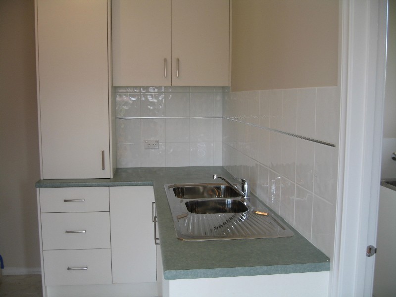 2/18 Alfred Grove, Oakleigh East VIC 3166