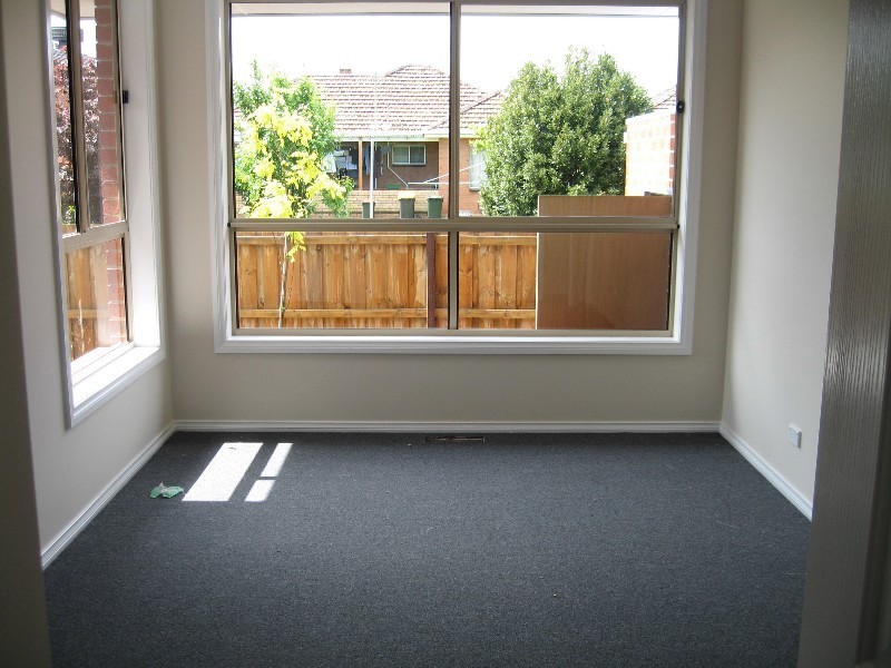 2/18 Alfred Grove, Oakleigh East VIC 3166