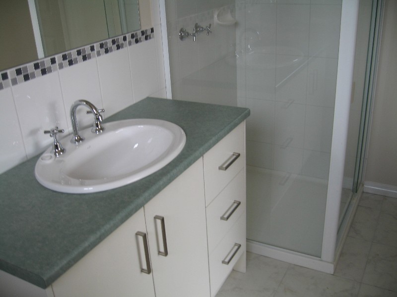 2/18 Alfred Grove, Oakleigh East VIC 3166