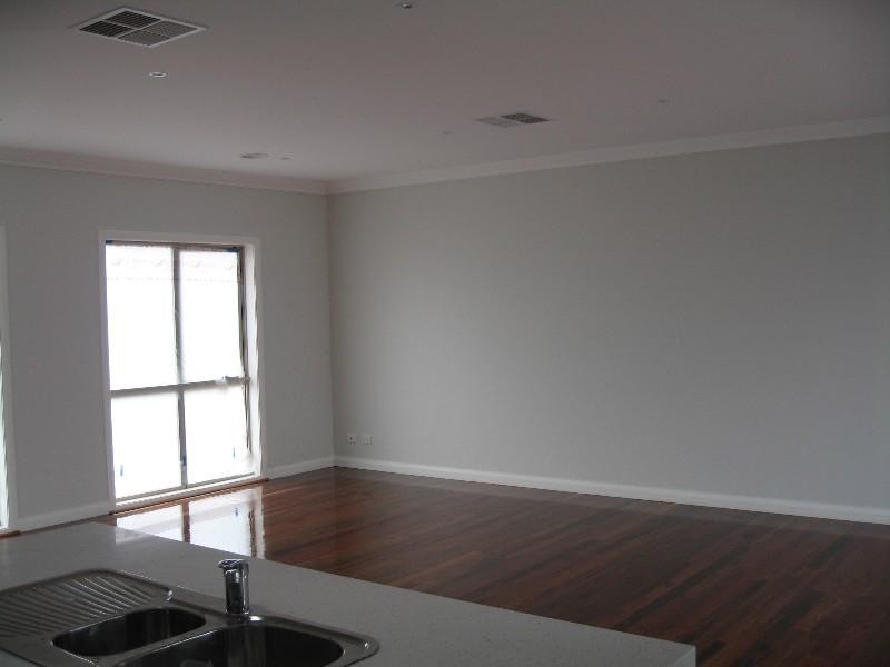 1/4 Cash Grove, Mount Waverley VIC 3149