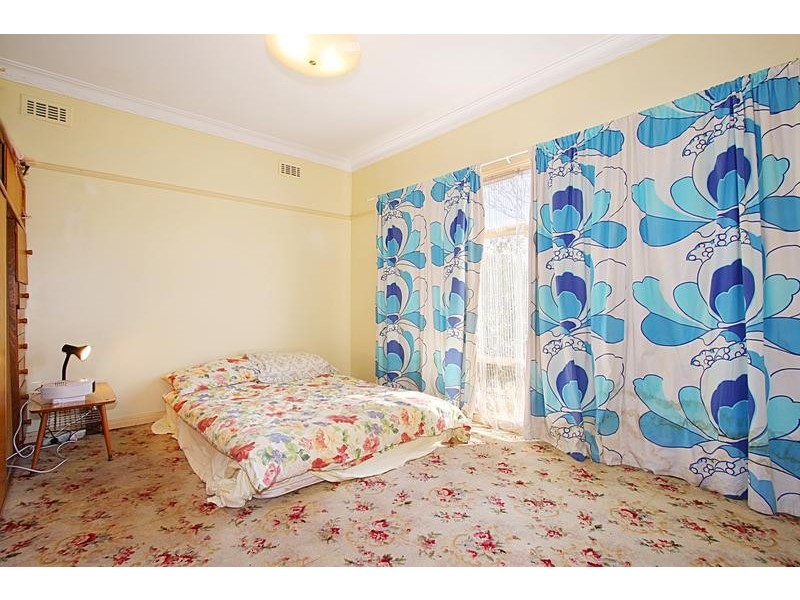 8 Thomas Street, Clayton VIC 3168