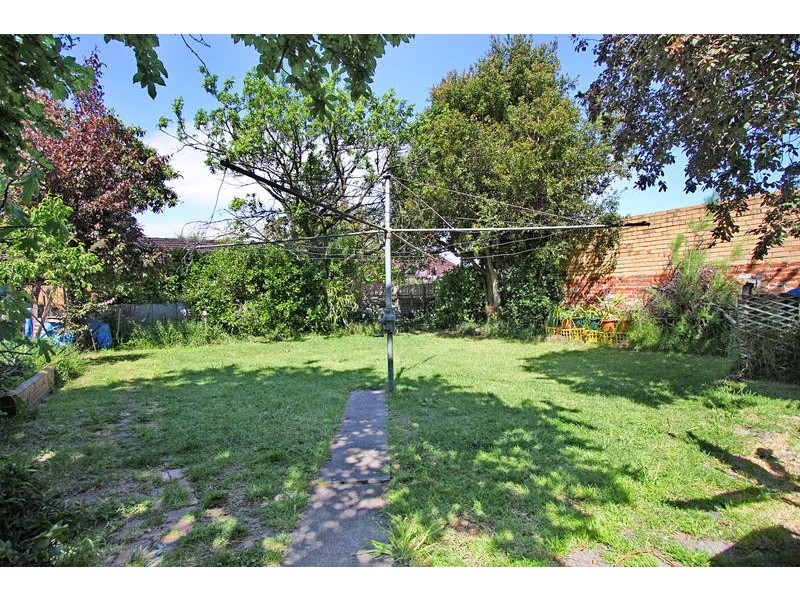 8 Thomas Street, Clayton VIC 3168