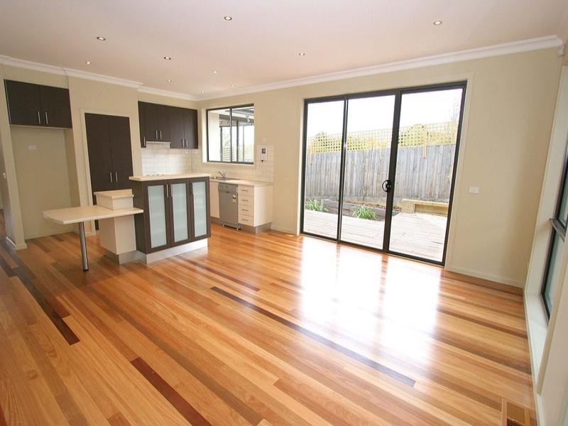 2/51 Oakpark Drive, Chadstone VIC 3148