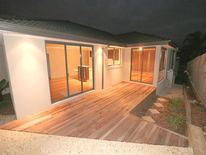 2/51 Oakpark Drive, Chadstone VIC 3148