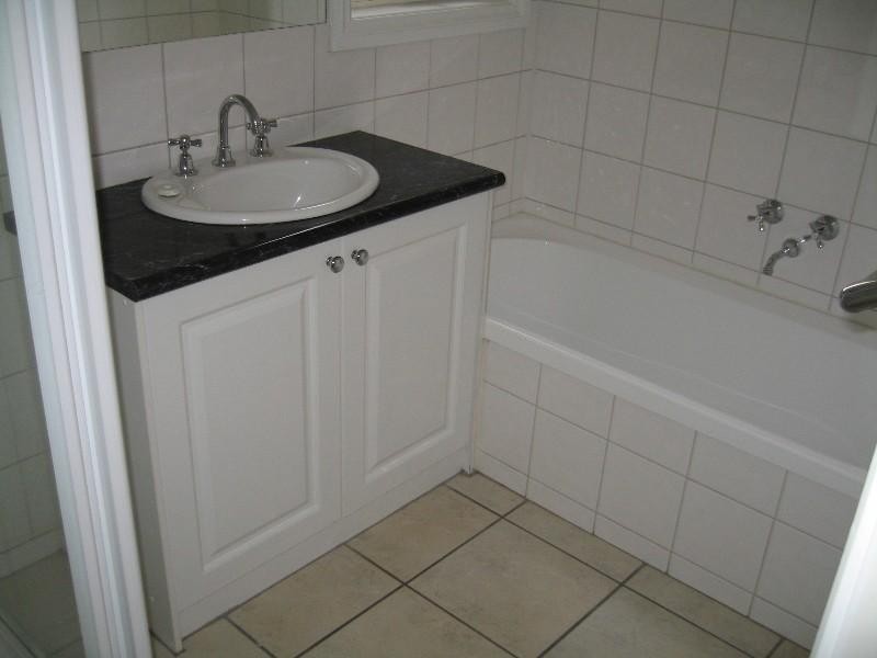 2/18 Moorong Street, Chadstone VIC 3148