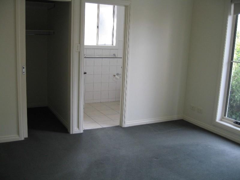 2/18 Moorong Street, Chadstone VIC 3148