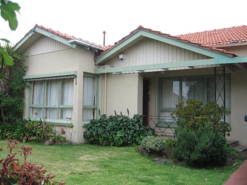 2 Creswick Grove, Mckinnon VIC 3204