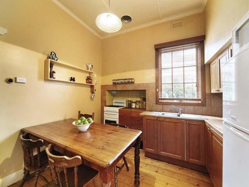 2 Creswick Grove, Mckinnon VIC 3204