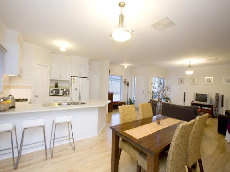 2/5 Peter Street, Oakleigh South VIC 3167