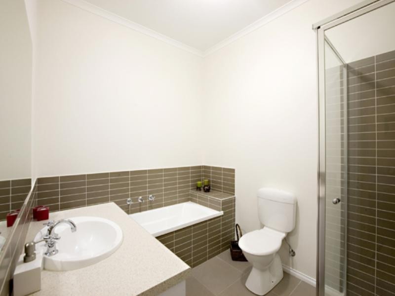 2/5 Peter Street, Oakleigh South VIC 3167