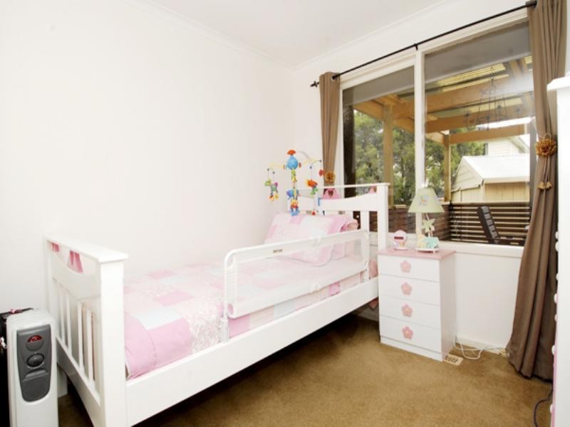 21 Lewis Road, Wantirna South VIC 3152
