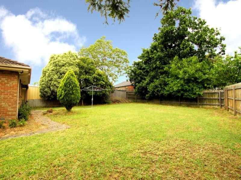 21 Lewis Road, Wantirna South VIC 3152