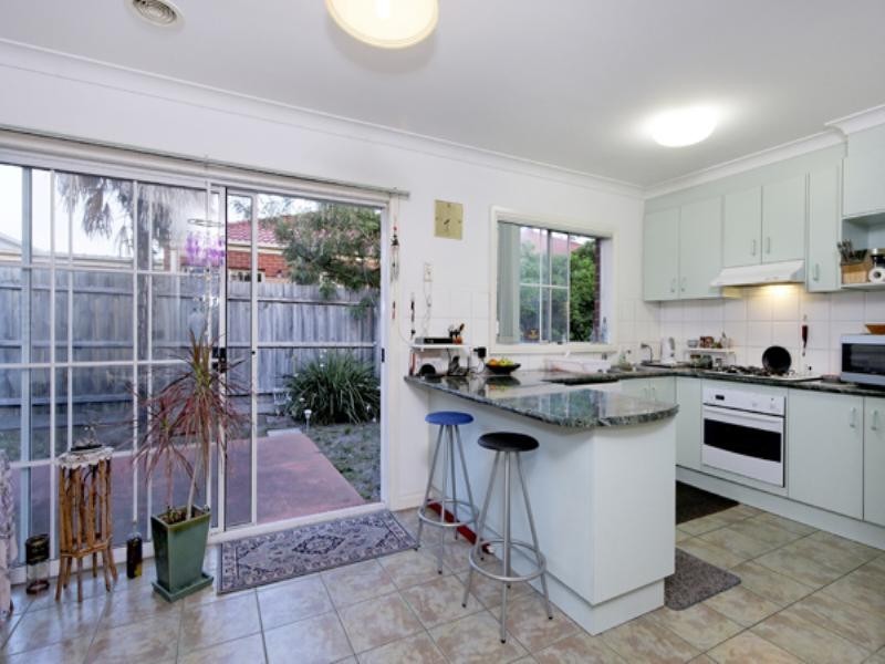 2/5 Rae Street, Chadstone VIC 3148