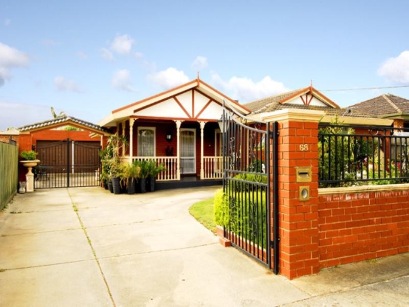68 Glenelg Drive, Clayton South VIC 3169