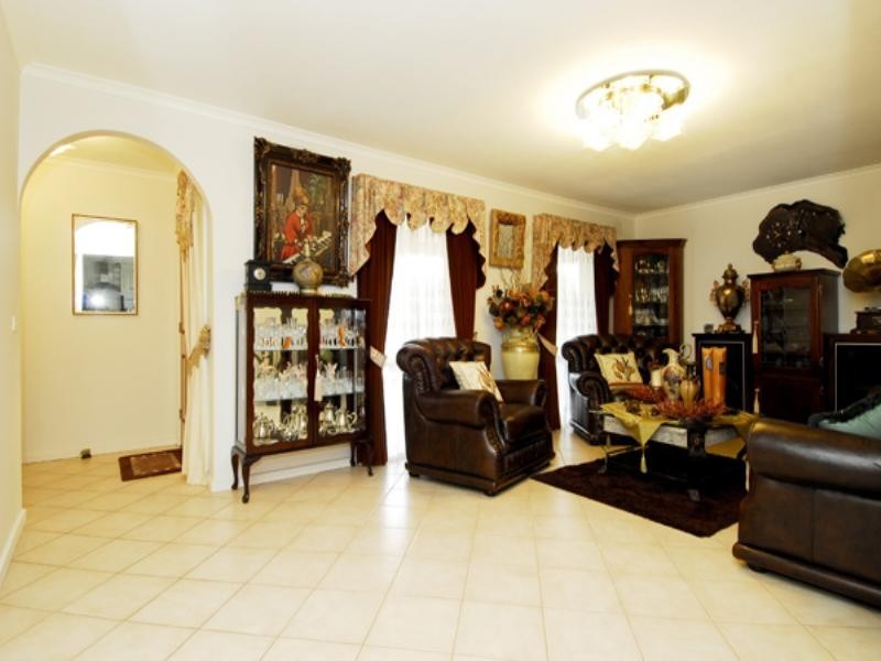 68 Glenelg Drive, Clayton South VIC 3169