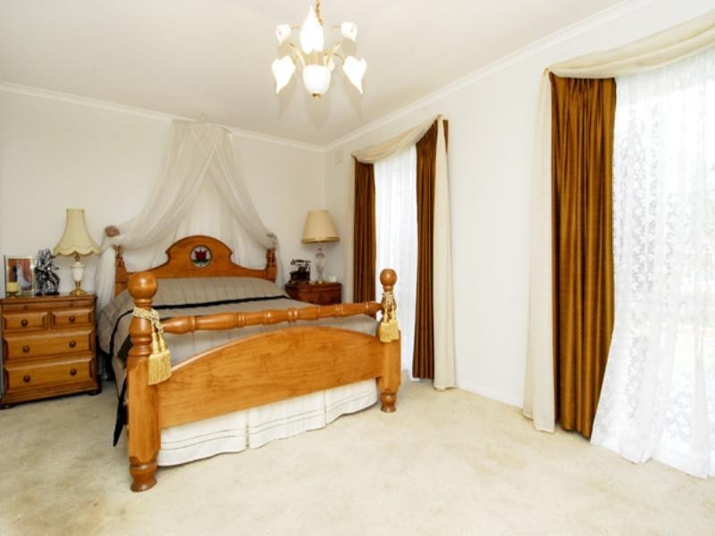 68 Glenelg Drive, Clayton South VIC 3169