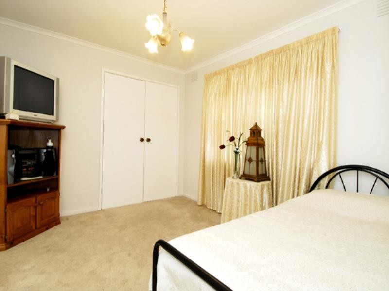 68 Glenelg Drive, Clayton South VIC 3169