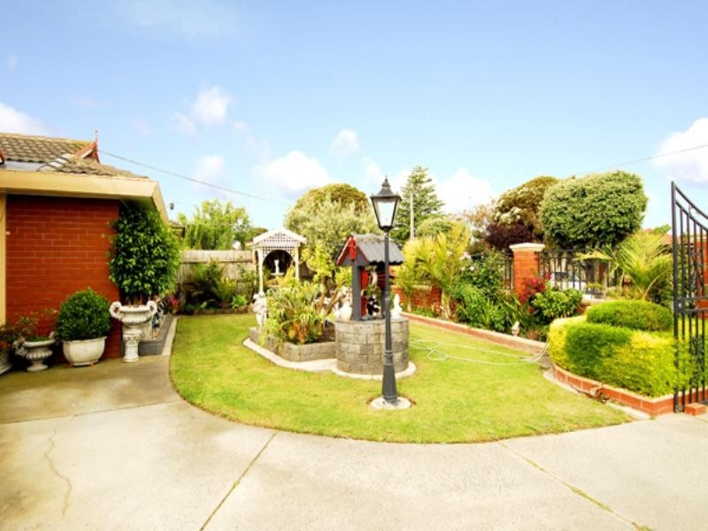 68 Glenelg Drive, Clayton South VIC 3169