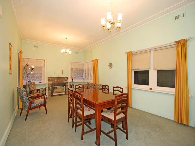 16 Eleebana Avenue, Hughesdale VIC 3166