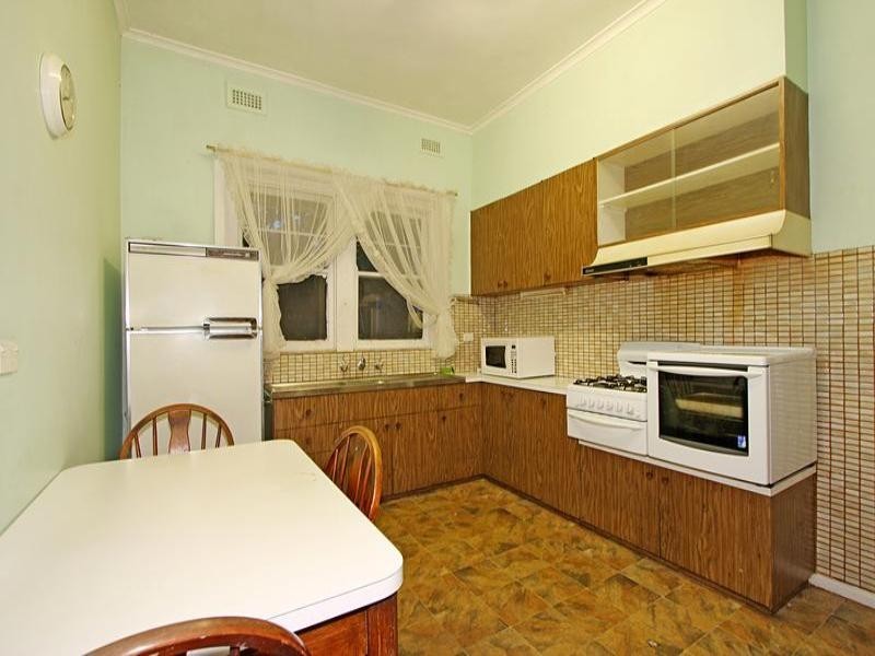 16 Eleebana Avenue, Hughesdale VIC 3166