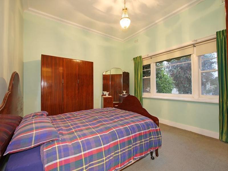 16 Eleebana Avenue, Hughesdale VIC 3166