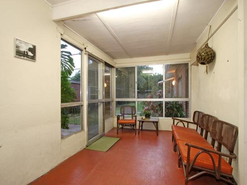 16 Eleebana Avenue, Hughesdale VIC 3166