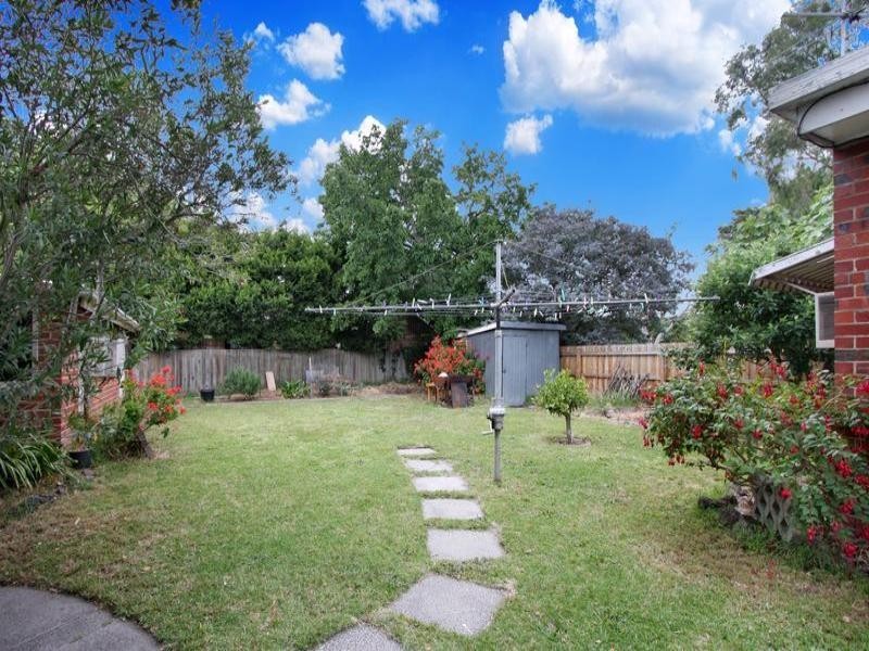 16 Eleebana Avenue, Hughesdale VIC 3166