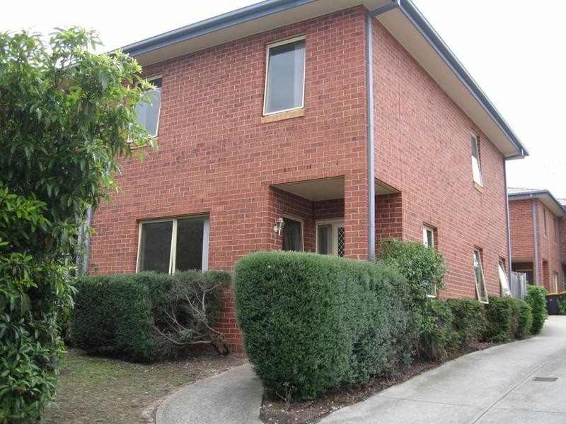 1/2 Colin Road, Clayton VIC 3168