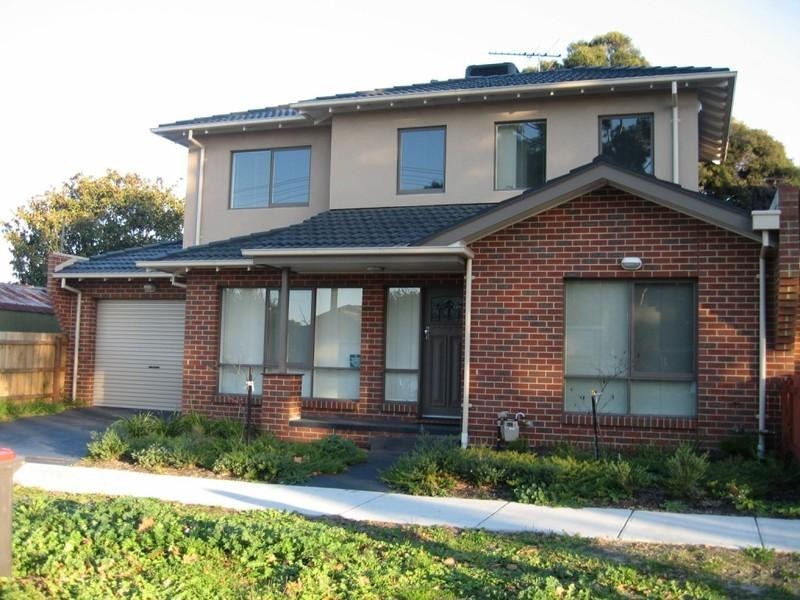 2/42 Golf Links Avenue, Oakleigh VIC 3166