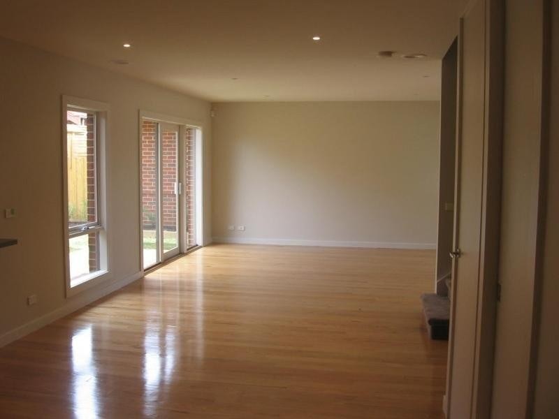 2/42 Golf Links Avenue, Oakleigh VIC 3166