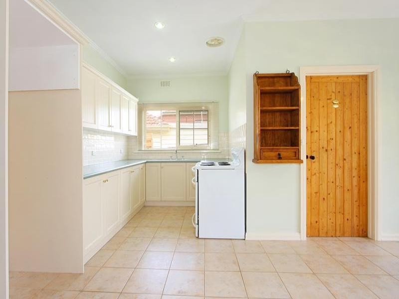 8 Winifred Street, Oakleigh East VIC 3166