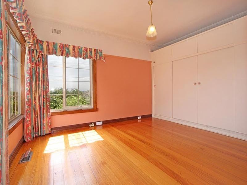 8 Winifred Street, Oakleigh East VIC 3166