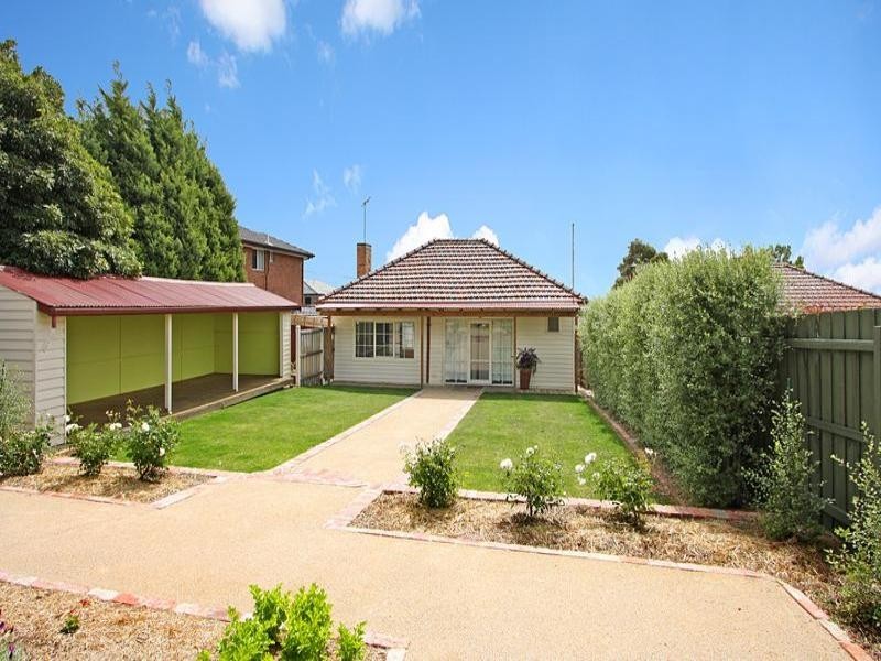 8 Winifred Street, Oakleigh East VIC 3166