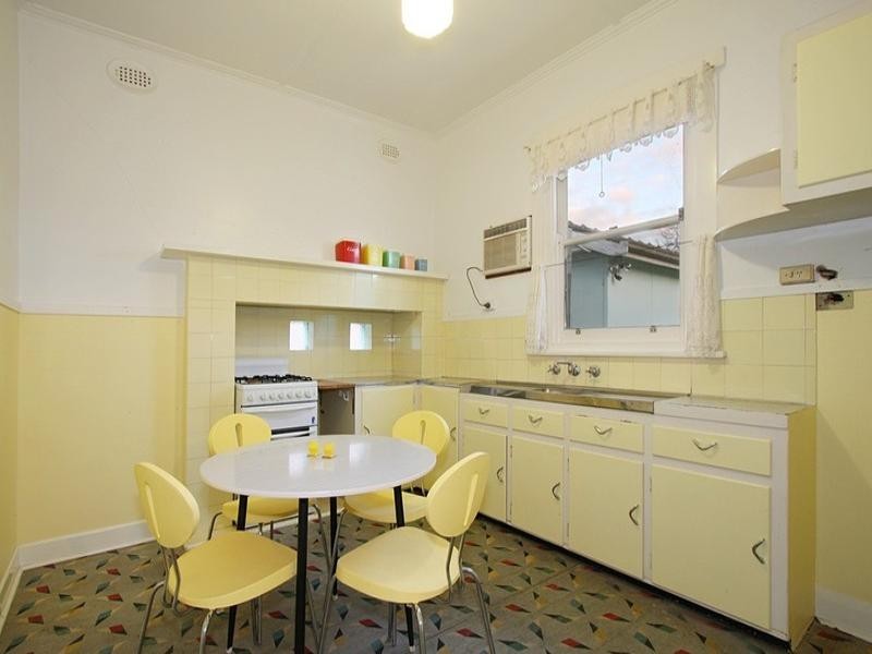 14 Eleebana Avenue, Hughesdale VIC 3166