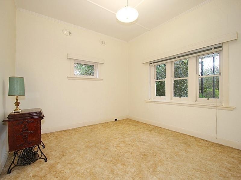 14 Eleebana Avenue, Hughesdale VIC 3166